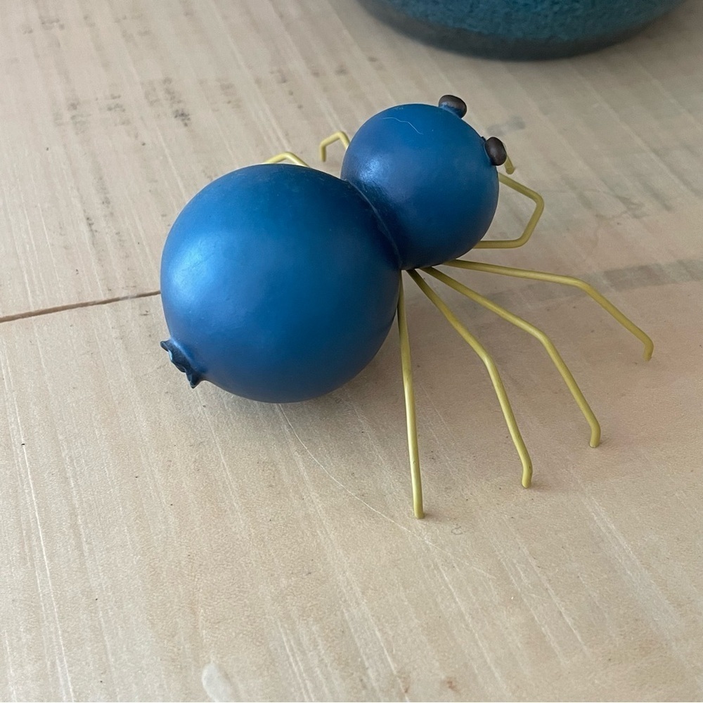 $25 SALE Blueberry Spider Enesco Home Grown Figurine Collectible Vintage Foodie - Picture 2 of 5